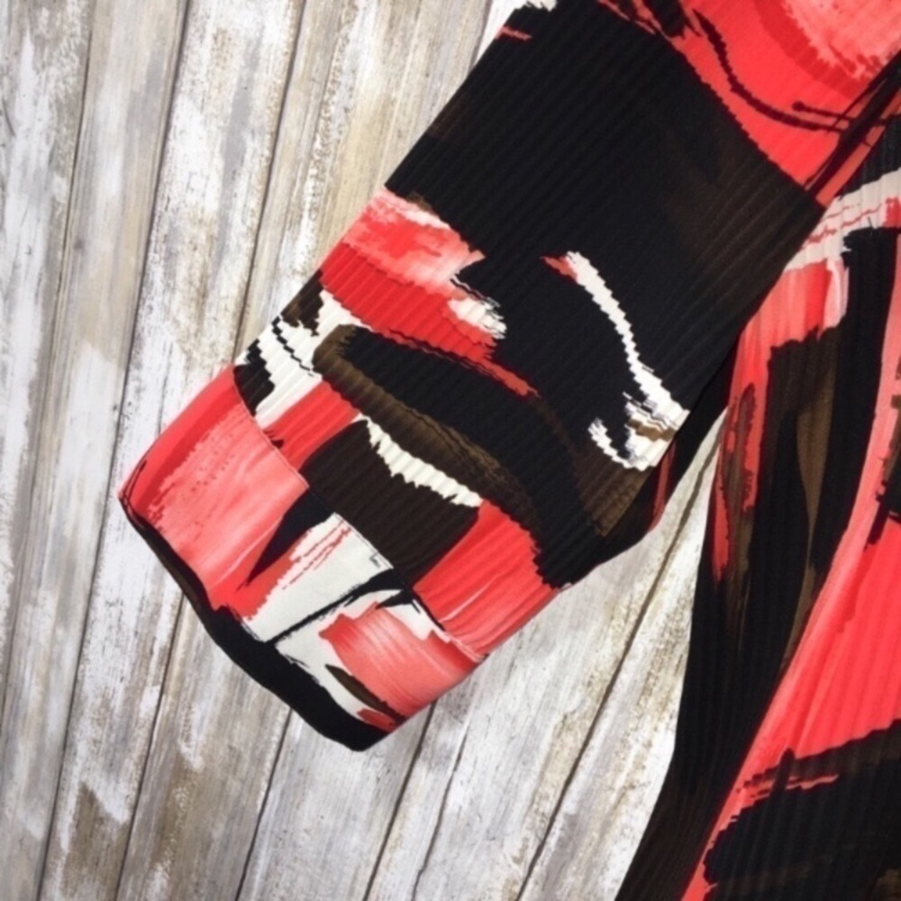 Lane Bryant Abstract Print Button Down Blouse 22/24 Red Black Plus Size - Picture 3 of 4